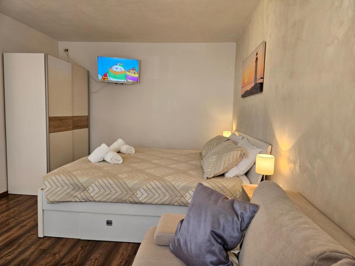 Apartmani Grzinic 로비니 외부 사진