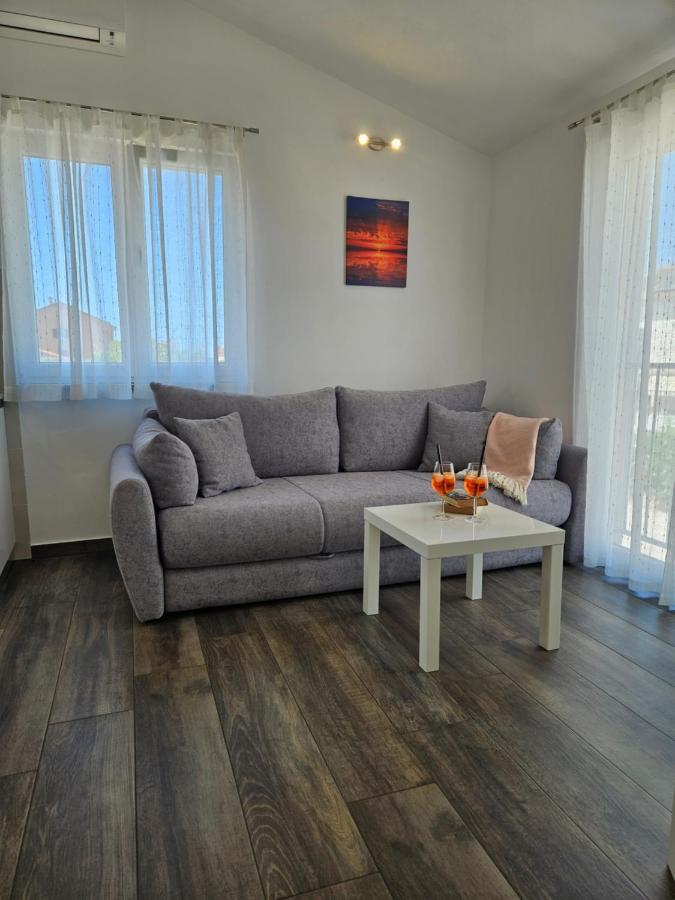 Apartmani Grzinic 로비니 외부 사진