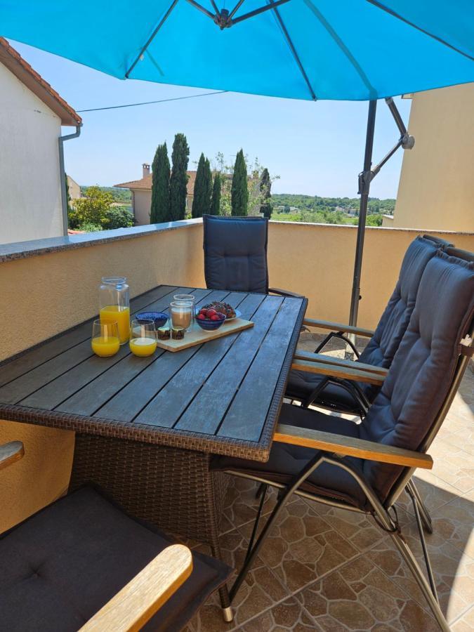 Apartmani Grzinic 로비니 외부 사진