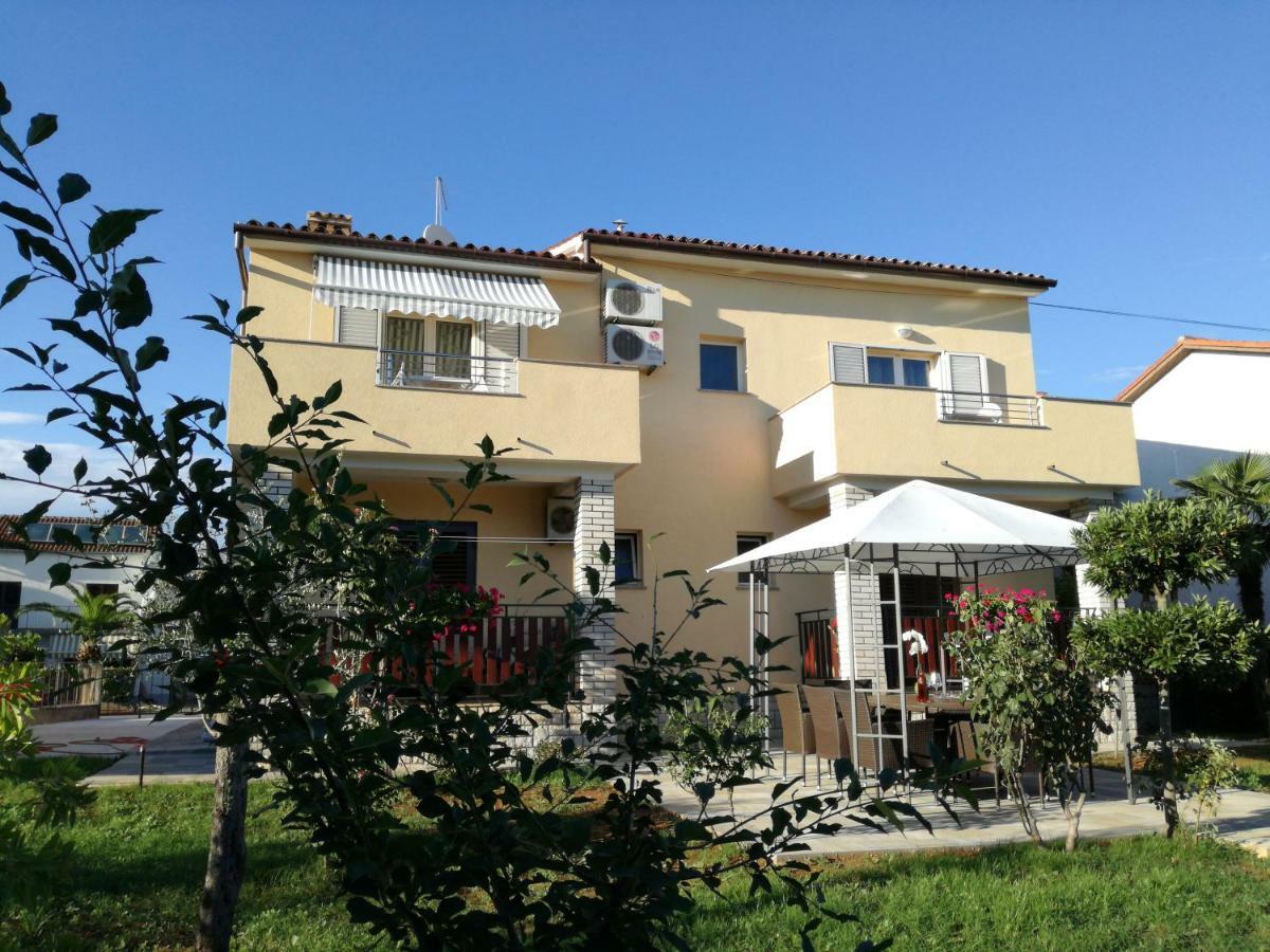 Apartmani Grzinic 로비니 외부 사진