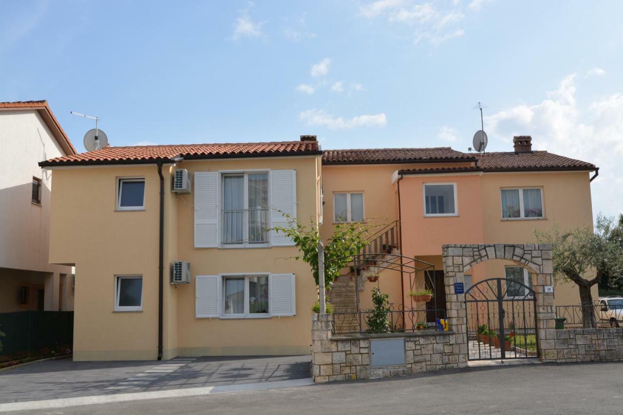 Apartmani Grzinic 로비니 외부 사진